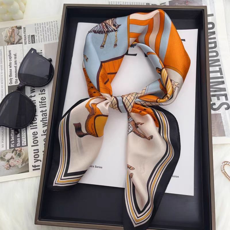 Foulard Quadrato di Lusso 100% - Women'S Retro Bags recensione e prezzo