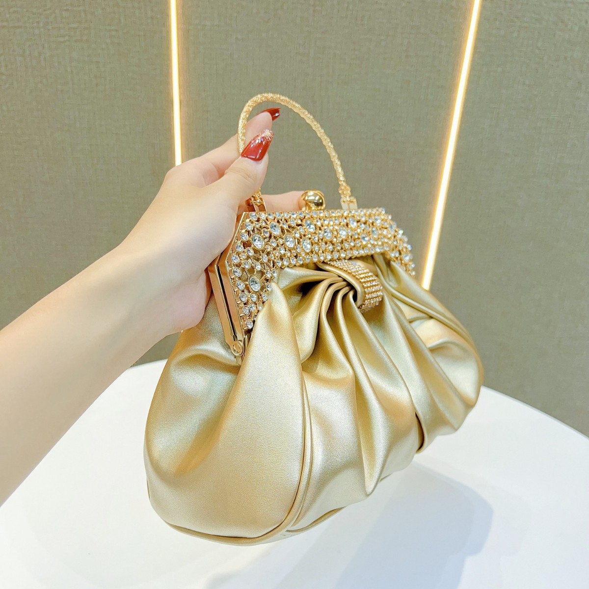 Borsa a tracolla con conchigli - Women Bags High End Brands recensione e prezzo
